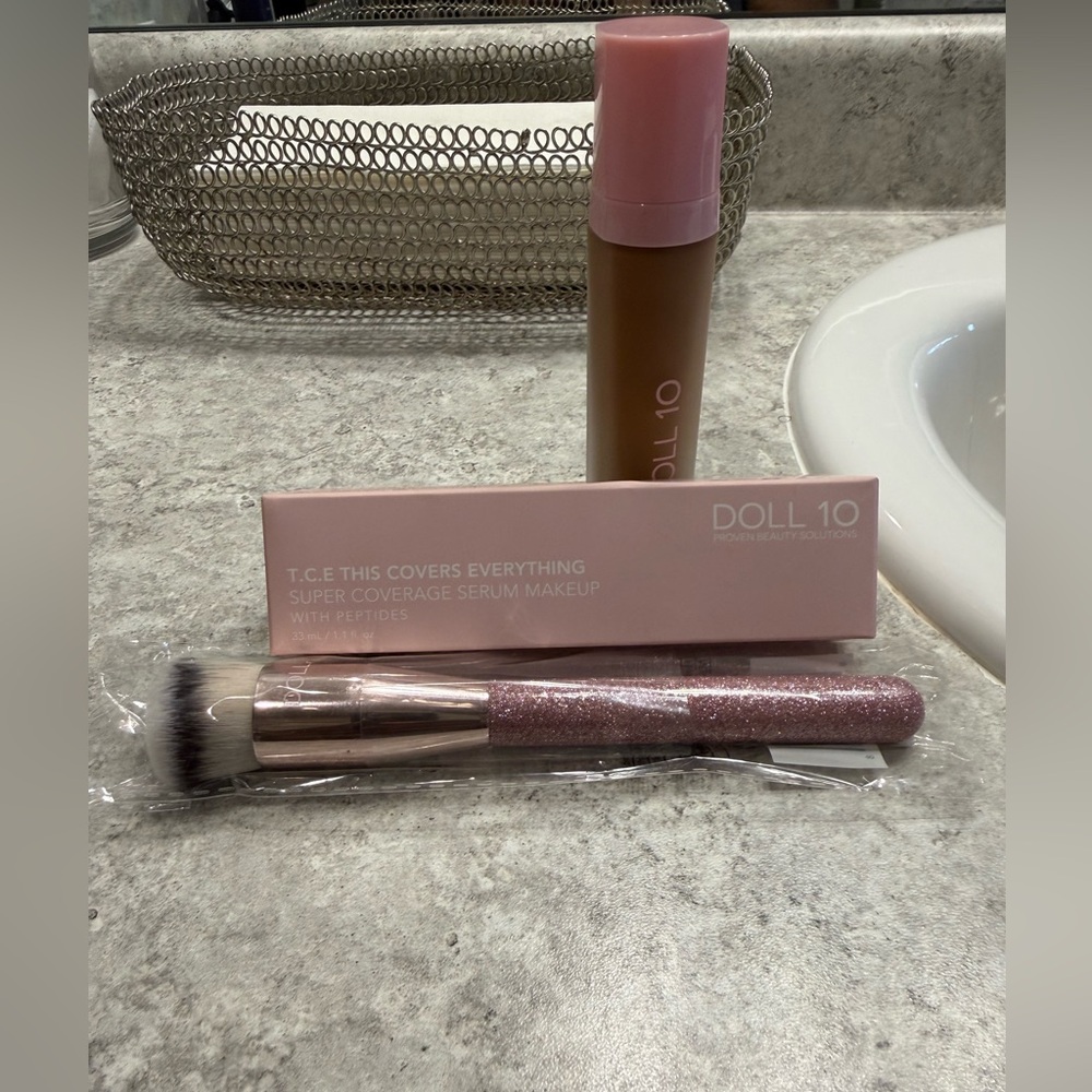 Doll 10 Super Coverage Serum Makeup with Brush - Pink and Brown - Picture 1 of 5